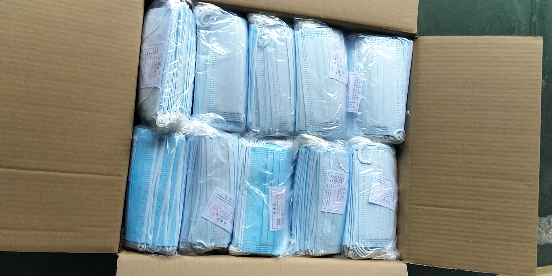防疫物資出口，防護(hù)口罩出口人工檢驗(yàn)放行現(xiàn)場圖；東勝物流