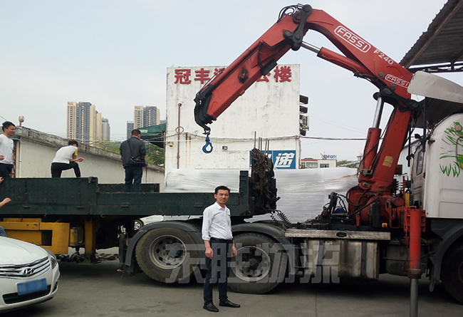 國內(nèi)到澳門吊機(jī)車物流，吊機(jī)車運(yùn)輸案例--東勝物流